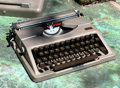1953 Gossen Tippa B typewriter